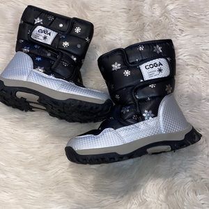 Kids black snow boots size 3